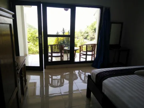 CF Komodo Hotel Kamar Photos