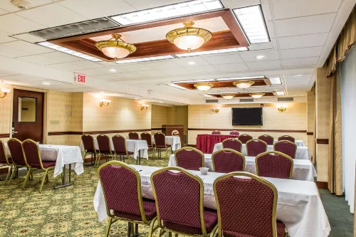 Clarion Hotel & Suites Hamden-New Haven Business Facilities Photos
