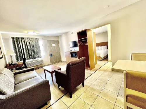 Days Inn & Suites by Wyndham Arlington Near Six Flags Chambres Photos