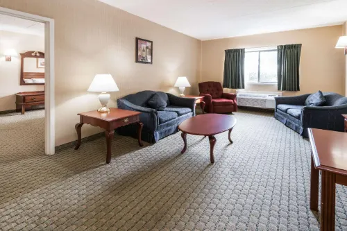 Super 8 by Wyndham Henrietta/Rochester Area Rooms Photos
