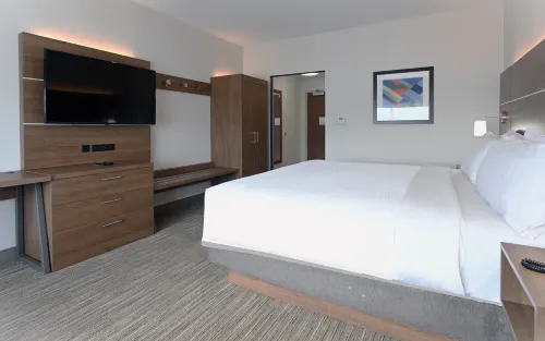 Holiday Inn Express & Suites Aurora Rooms Photos