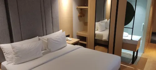 EASTERN HOTEL BOJONEGORO Kamar Photos