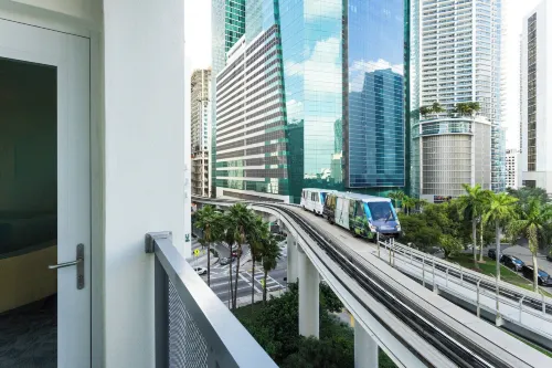Courtyard Miami Downtown/Brickell Area Rooms Photos