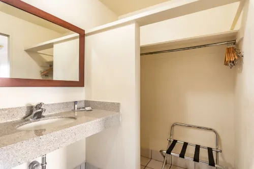Americas Best Value Inn and Suites Flagstaff Rooms Photos