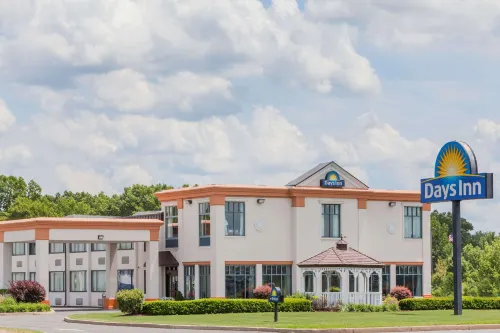 Days Inn by Wyndham Windsor Locks / Bradley Intl Airport Exterior Photos