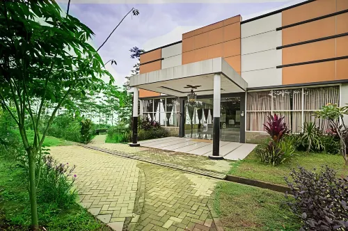 Royal Caravan Hotel & Outbound Trawas Eksterior Photos