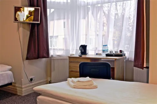 Central Hotel Golders Green Photos