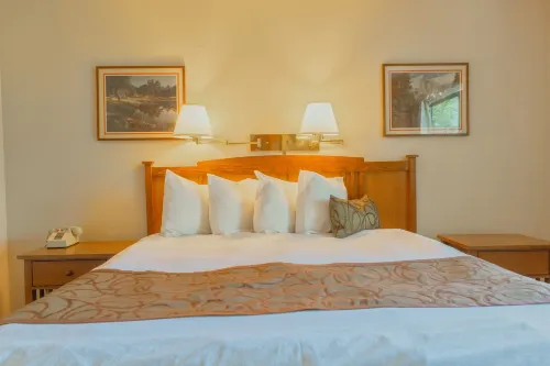 Mariposa Lodge Photos