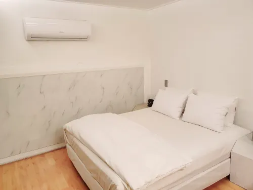 Uneed Hotel Photos