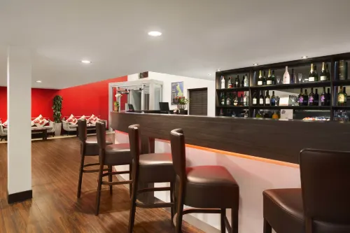 Ramada by Wyndham Hounslow - Heathrow East Featured Photos