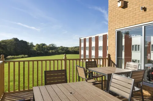 Ramada by Wyndham Milton Keynes Public Areas Photos