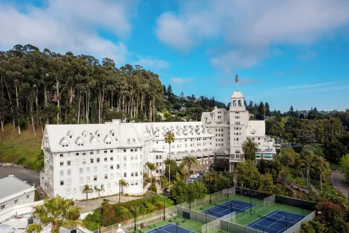 The Claremont Resort & Club Exterior Photos