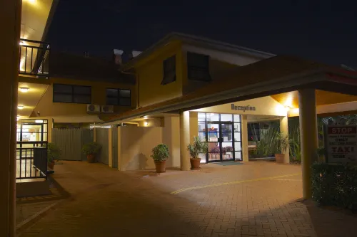 Pegasus Motor Inn and Serviced Apartments Exterior Photos