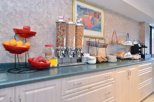 Lexington Inn & Suites-Windsor Dining Photos