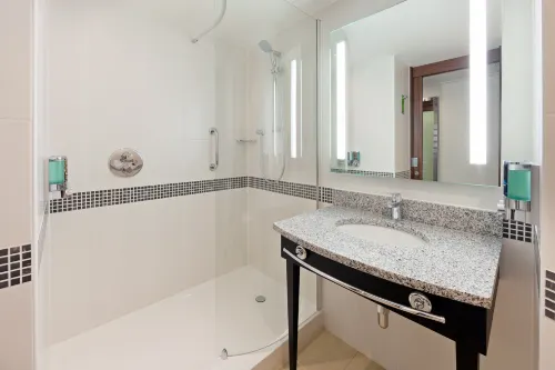 Hampton by Hilton Birmingham Broad Street Rooms Photos