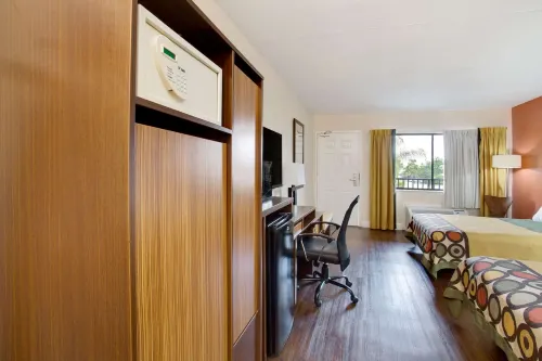 Super 8 by Wyndham Orlando International Drive Photos