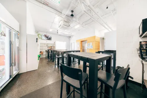 Maze Backpackers - Gold Coast Restauration Photos