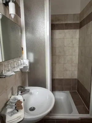 Hotel Rose City Photos