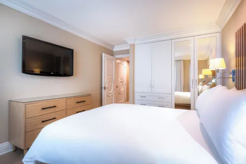 Beverly Hills Plaza Hotel & Spa Photos