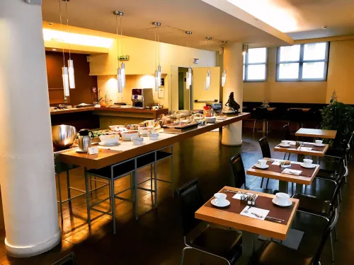 HC3 Hotel Dining Photos
