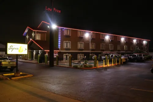 Super 8 by Wyndham San Antonio/I-35 North Esterni Photos