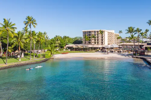 Courtyard by Marriott King Kamehameha's Kona Beach Hotel Exterior Photos