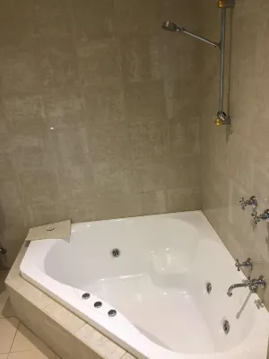 Best Western Plus the Tudor-Box Hill Rooms Photos
