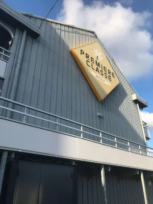Première Classe Extérieur Photos