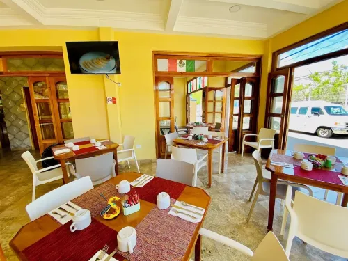 Cancun International Suites Makanan Photos