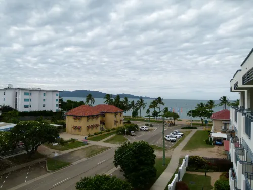 Madison Ocean Breeze Apartments Near Hotel Photos