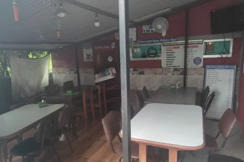 Harry Guest House & Restaurant Makanan Photos