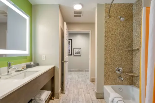 La Quinta Inn & Suites by Wyndham Visalia/Sequoia Gateway Kamar Photos