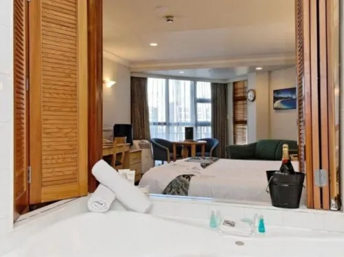 Parkside Hotel & Apartments Photos