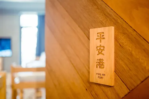 Local Backpacker Hostel Rooms Photos