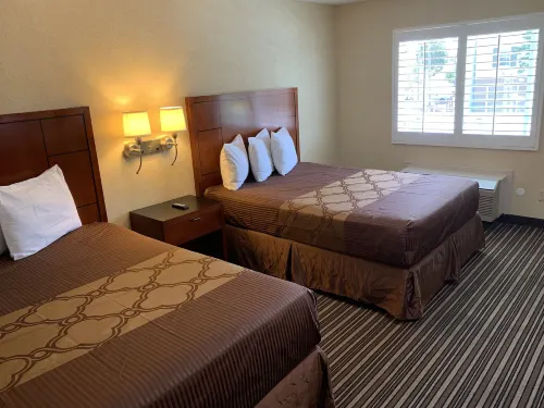 Buena Park Inn Zimmer Photos