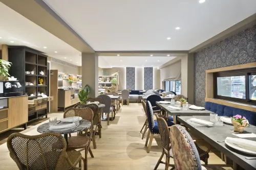 Acta Splendid Restauration Photos