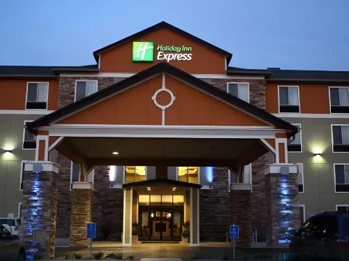 Holiday Inn Express & Suites Newport Exterior Photos