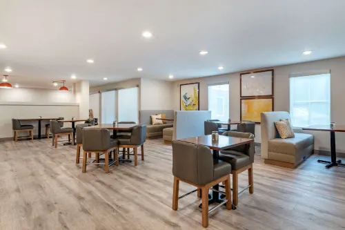 Tryp by Wyndham Tallahassee North I-10 Capital Circle Dining Photos