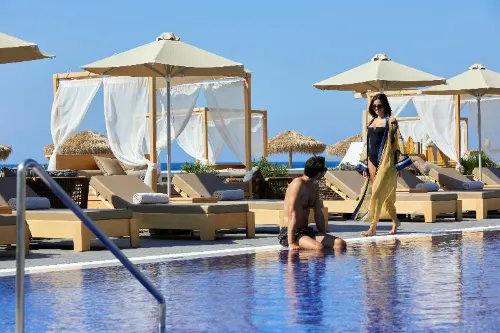 Sea Breeze Santorini Beach Resort, Curio Collection by Hilton Loisirs et amusements Photos