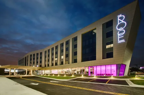 The Rose Hotel Chicago O’Hare, Tapestry Collection by Hilton Featured Photos