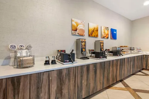 Comfort Inn & Suites Miami International Airport Dining Photos