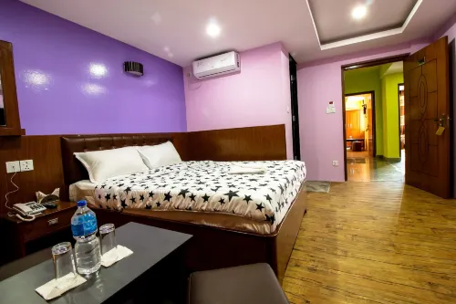 Everest Holiday Inn Rooms Photos