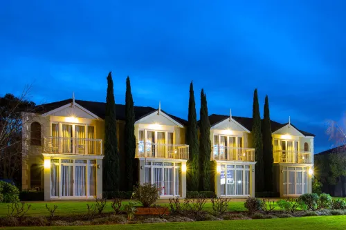Best Western Colonial Village Motel Exterior Photos