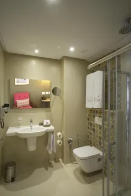 Maia Hotel Suites Rooms Photos