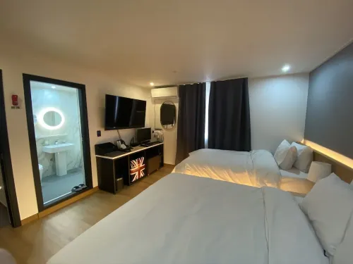 The Leeds Hotel Photos