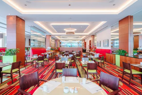Hilton Warsaw City Restauration Photos