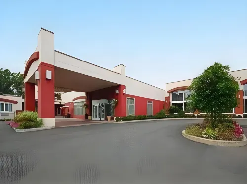 Clarion Hotel & Suites Hamden-New Haven Exterior Photos