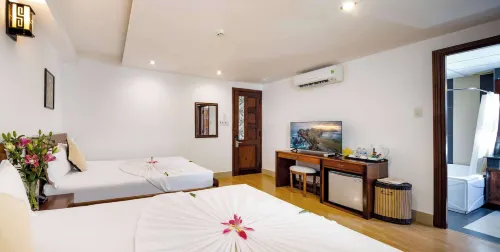The Summer Hotel Kamar Photos