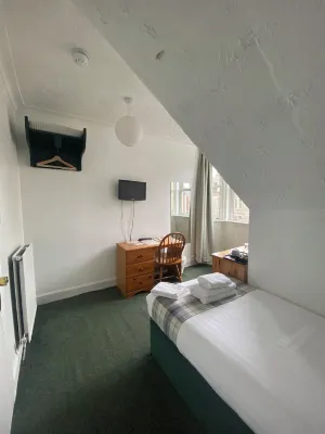4 Friends House Photos