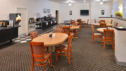 The Classic Desert Aire Hotel Restauration Photos